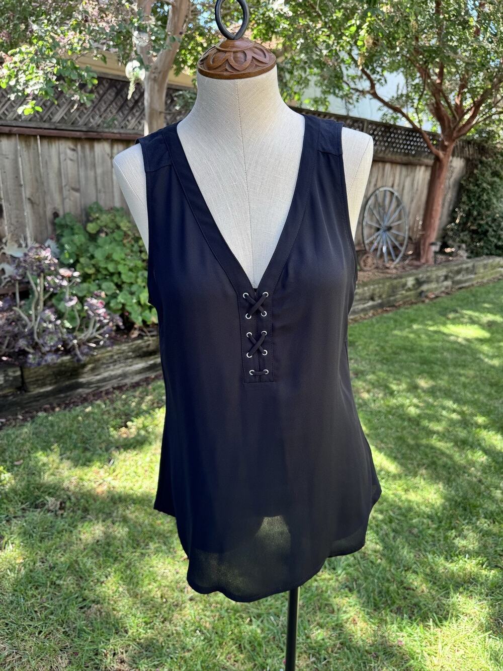 Express Women's Black Sleeveless V-Neck Knit Tank Blouse Top Size M Regular